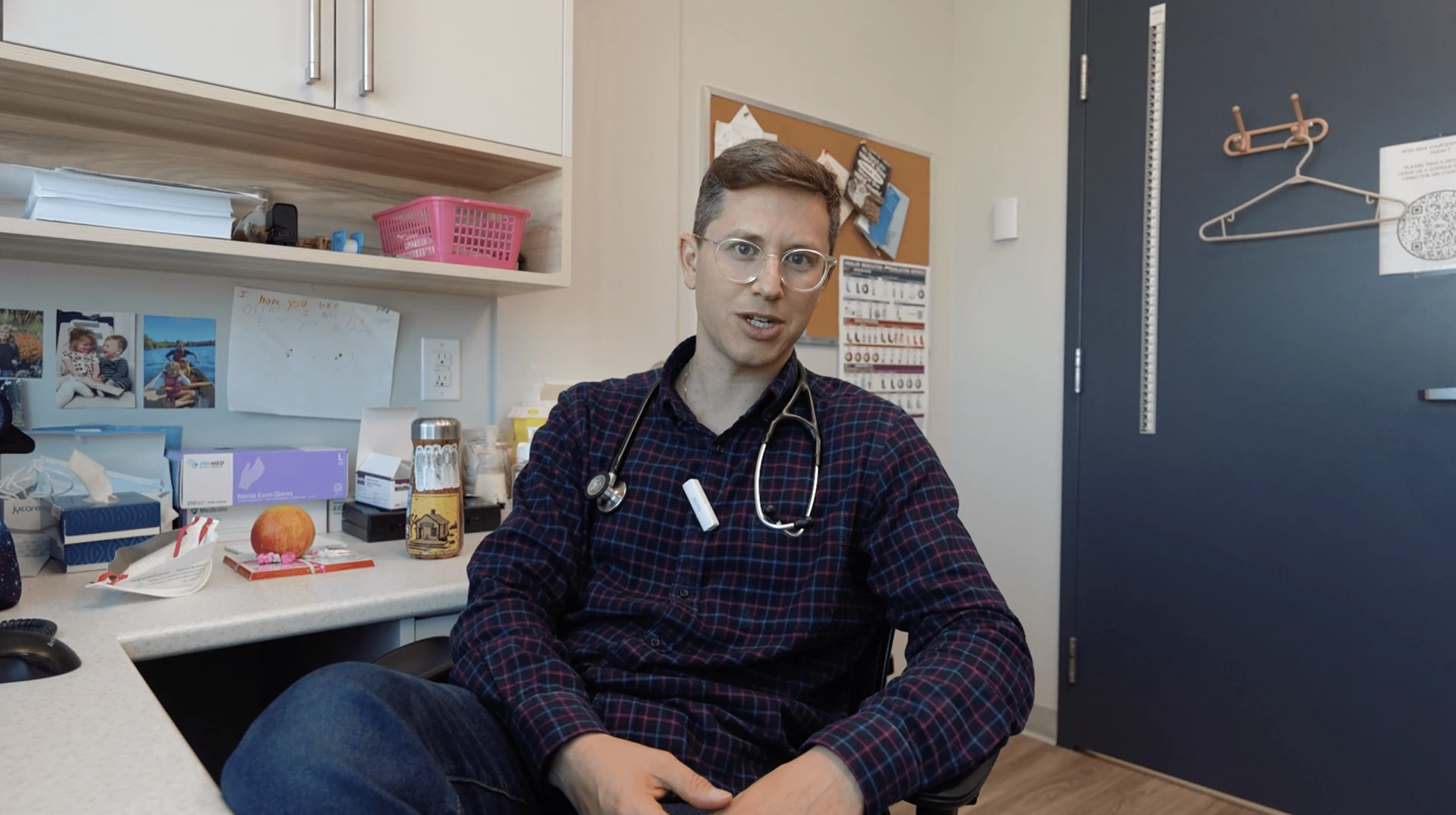 Dr. Neil Ingber in his clinic, from his MEDI customer story